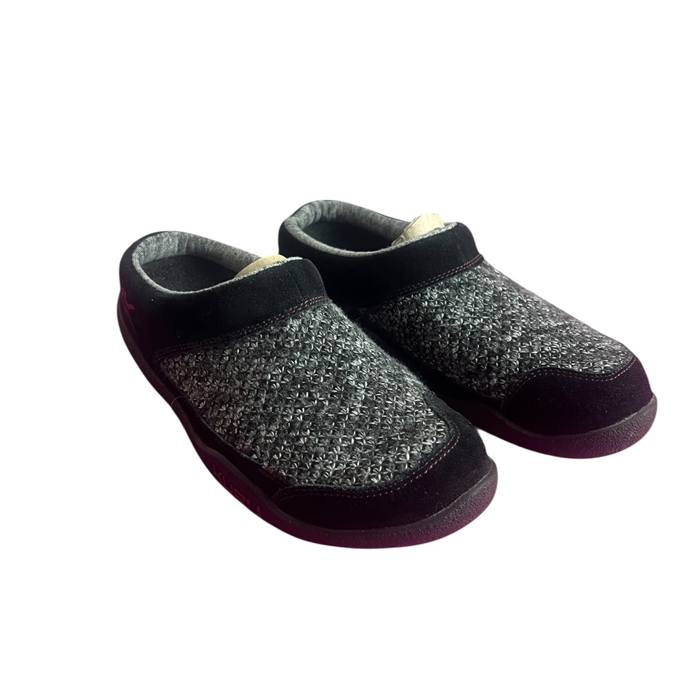Kuru 9.5 women’s black and grey hard bottom slippers